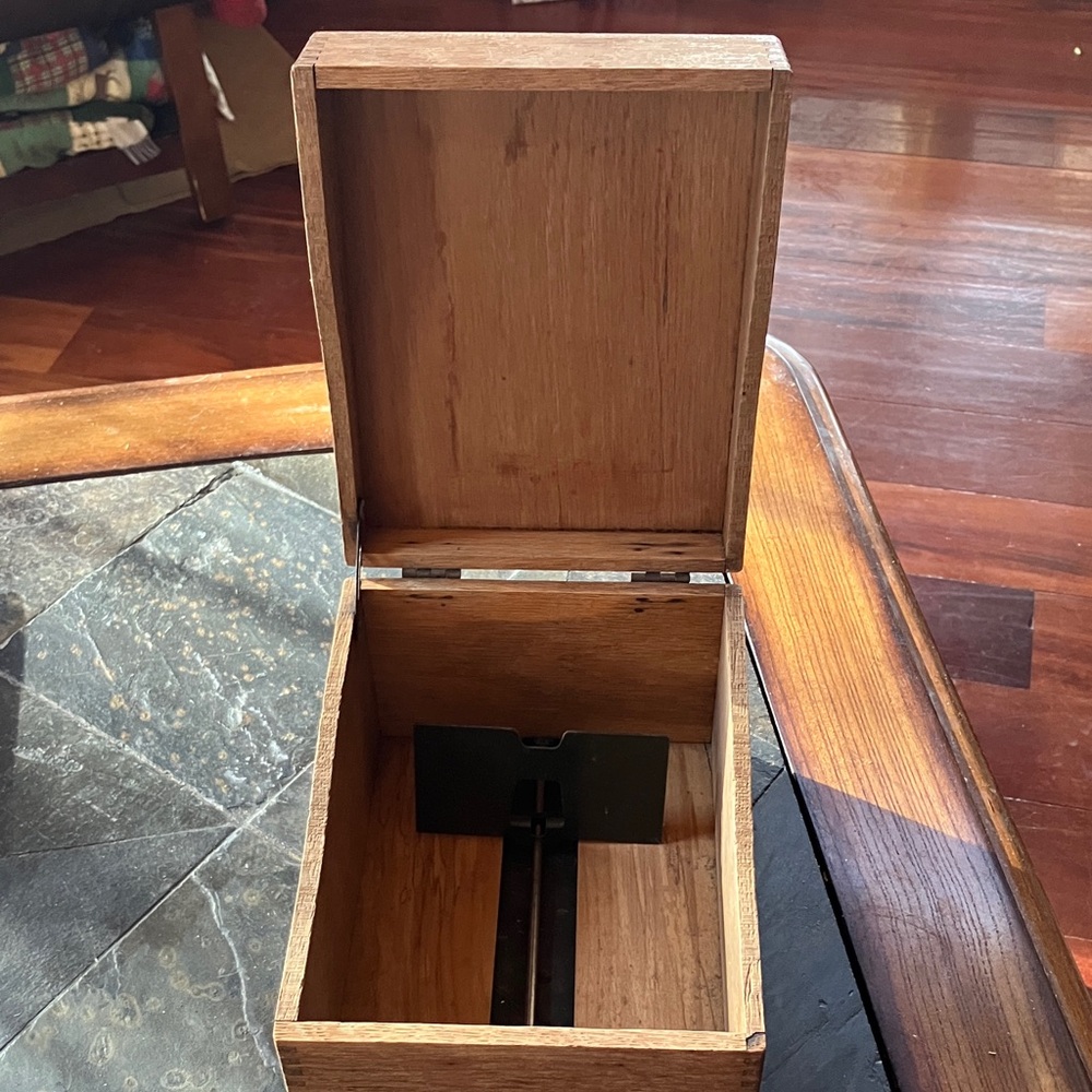 Vintage Wooden index card file box 
7”x 8.5”x5.5”